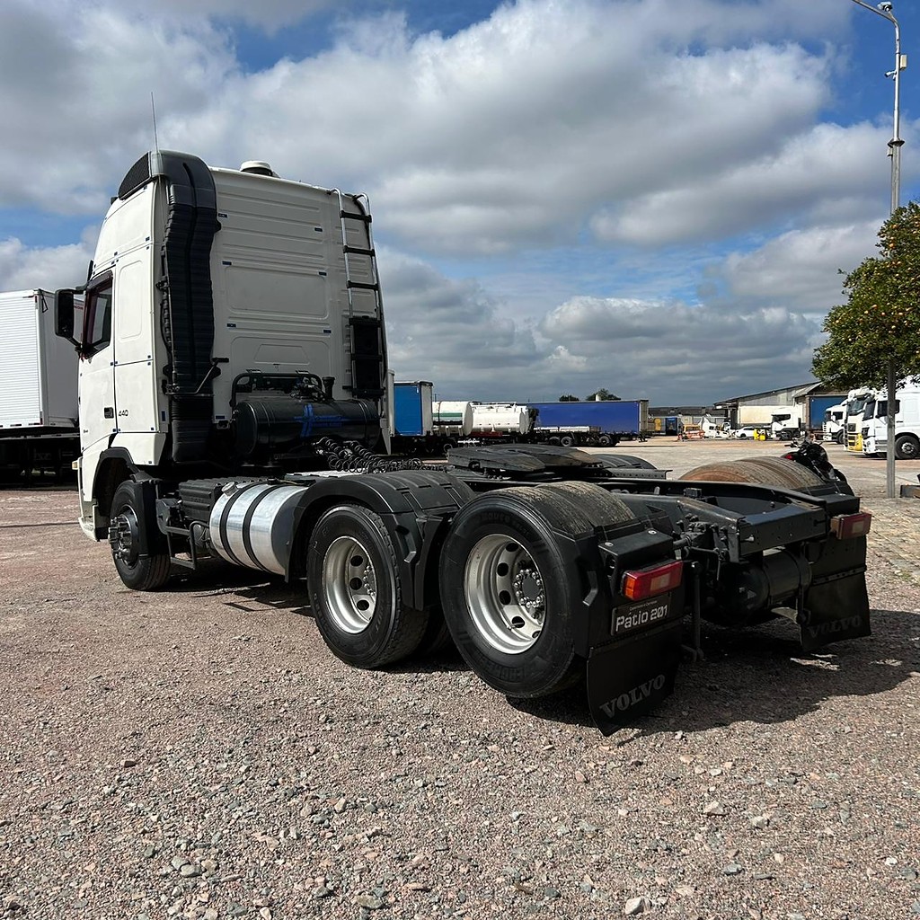 Caminhão VOLVO FH 440 Cavalo Mecânico ANO 2011 de Patio 201 Caminhoes e Carretas no Paraná