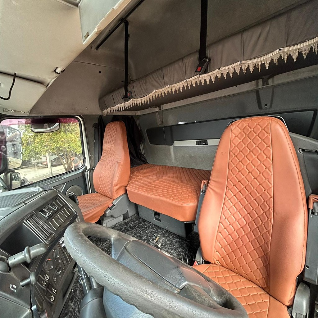 Caminhão VOLVO FH 440 Cavalo Mecânico ANO 2011 de Patio 201 Caminhoes e Carretas no Paraná