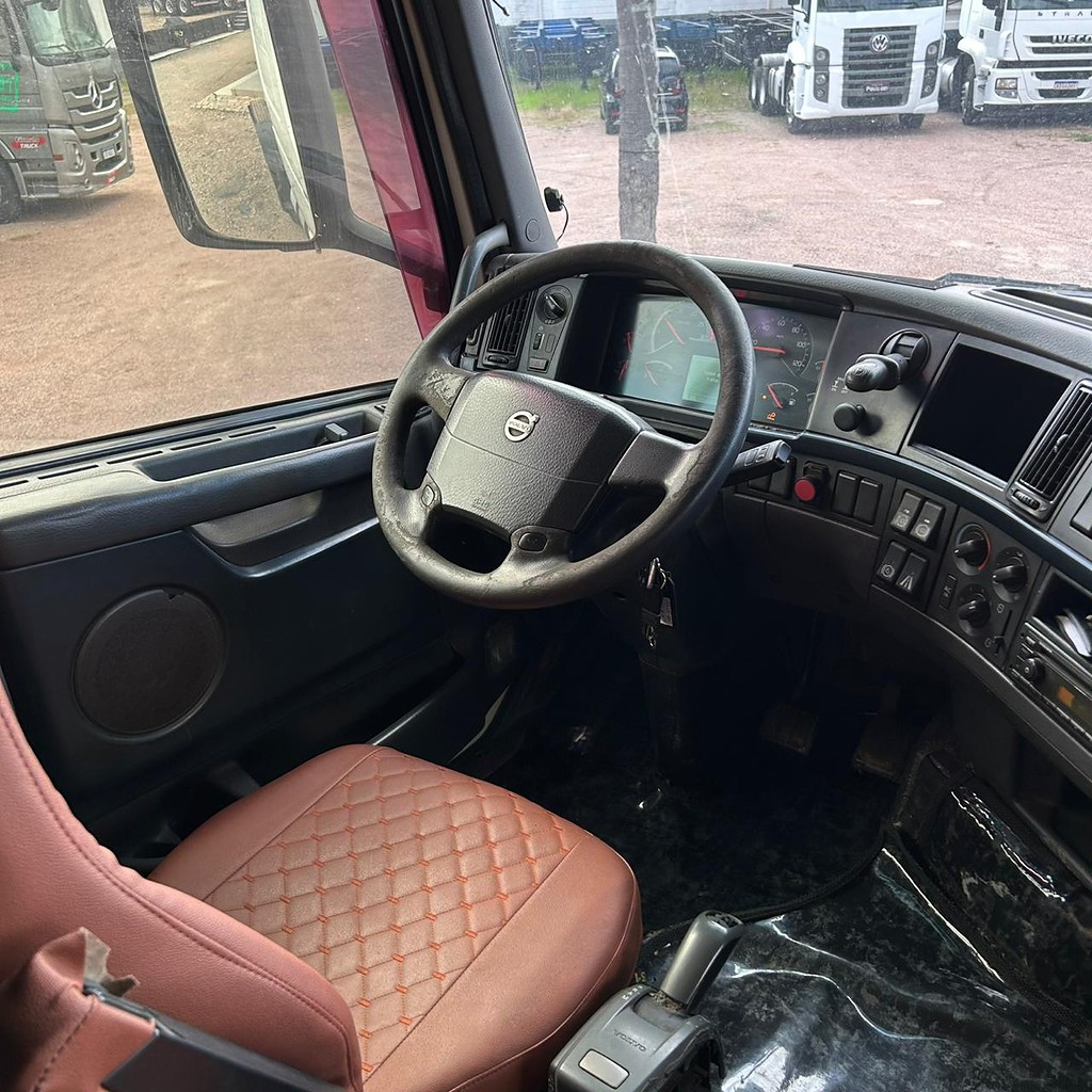 Caminhão VOLVO FH 440 Cavalo Mecânico ANO 2011 de Patio 201 Caminhoes e Carretas no Paraná