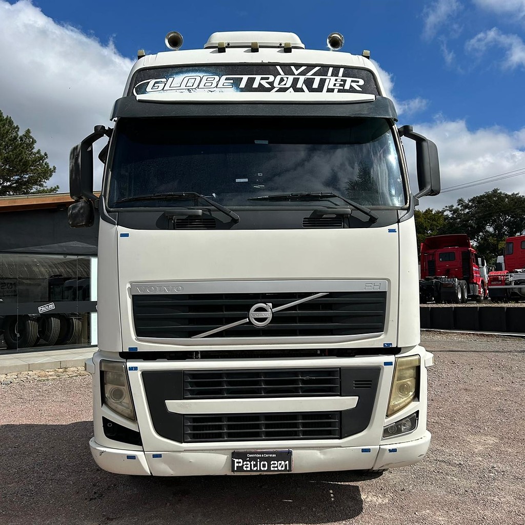 Caminhão VOLVO FH 440 Cavalo Mecânico ANO 2011 de Patio 201 Caminhoes e Carretas no Paraná