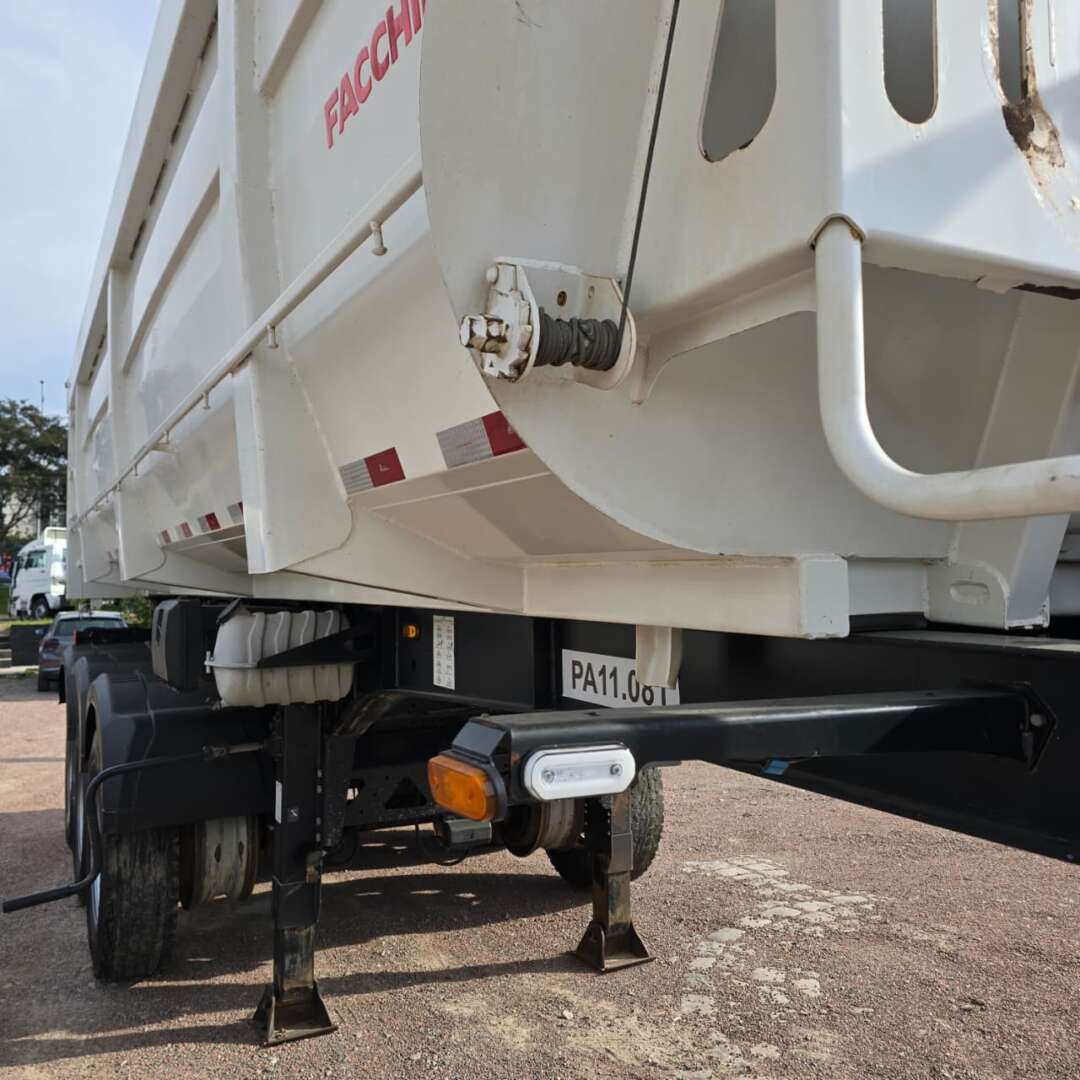 Carreta SEMI-REBOQUE BASCULANTE Facchini ANO 2022 3 Eixos de Patio 201 Caminhoes e Carretas no Paraná