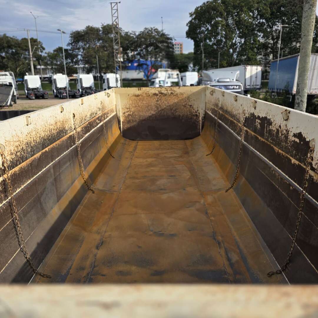 Carreta SEMI-REBOQUE BASCULANTE Facchini ANO 2022 3 Eixos de Patio 201 Caminhoes e Carretas no Paraná