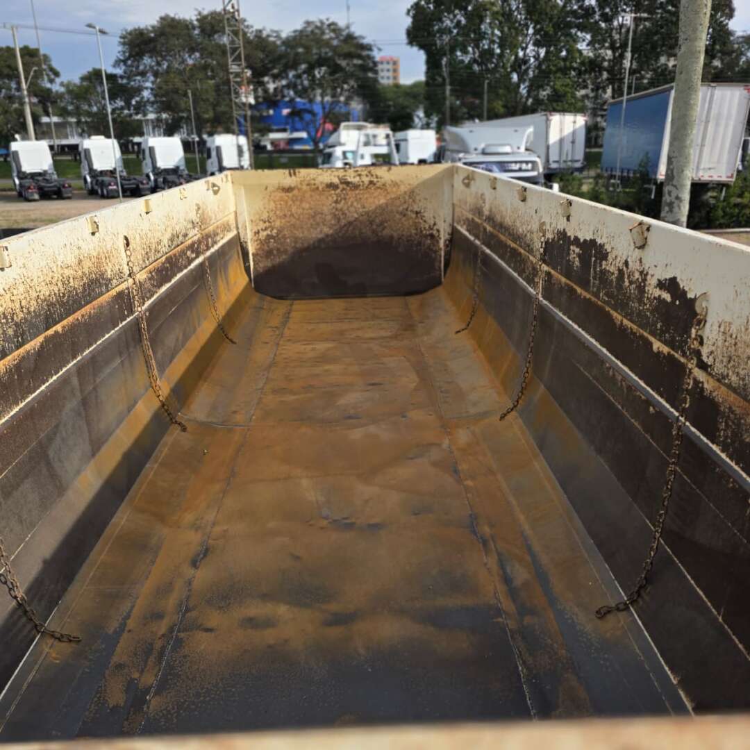 Carreta SEMI-REBOQUE BASCULANTE Facchini ANO 2022 3 Eixos de Patio 201 Caminhoes e Carretas no Paraná
