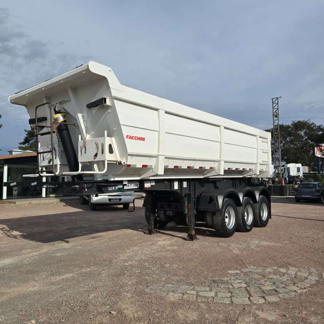 Carreta SEMI-REBOQUE BASCULANTE Facchini ANO 2022 3 Eixos de Patio 201 Caminhoes e Carretas no Paraná