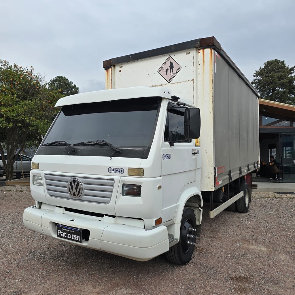 Caminhão VOLKSWAGEN VW 8120 Baú Sider ANO 2000 de Patio 201 Caminhoes e Carretas no Paraná