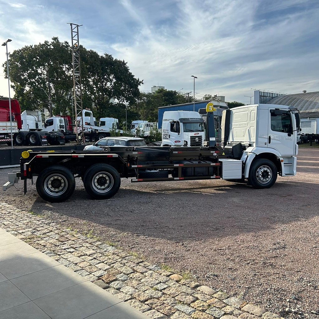 Caminhão VOLKSWAGEN VW 26320 Roll on off ANO 2023 de Patio 201 Caminhoes e Carretas no Paraná
