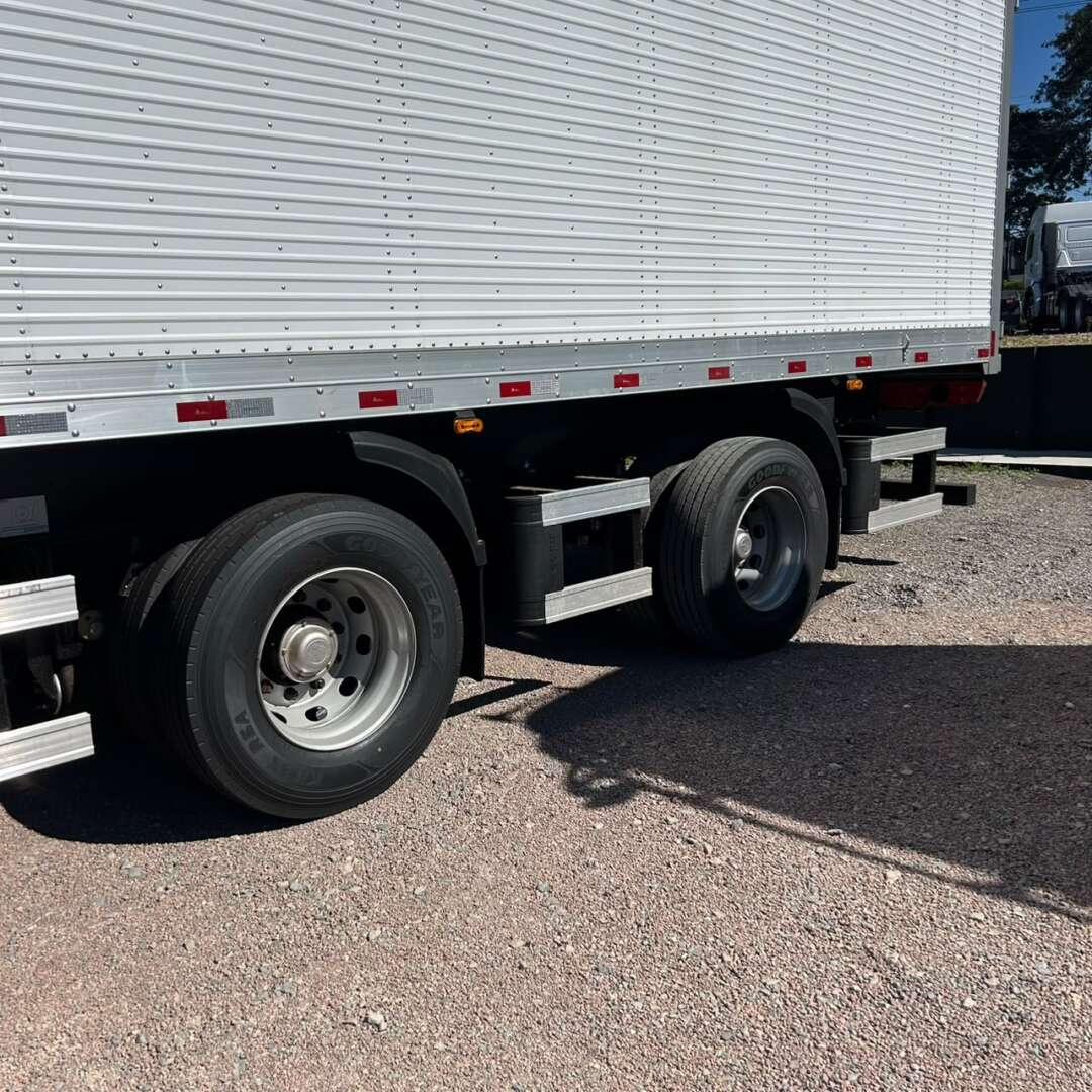 Carreta SEMI-REBOQUE BAU FURGAO Facchini ANO 2026 1+1 Vanderleia de Patio 201 Caminhoes e Carretas no Paraná