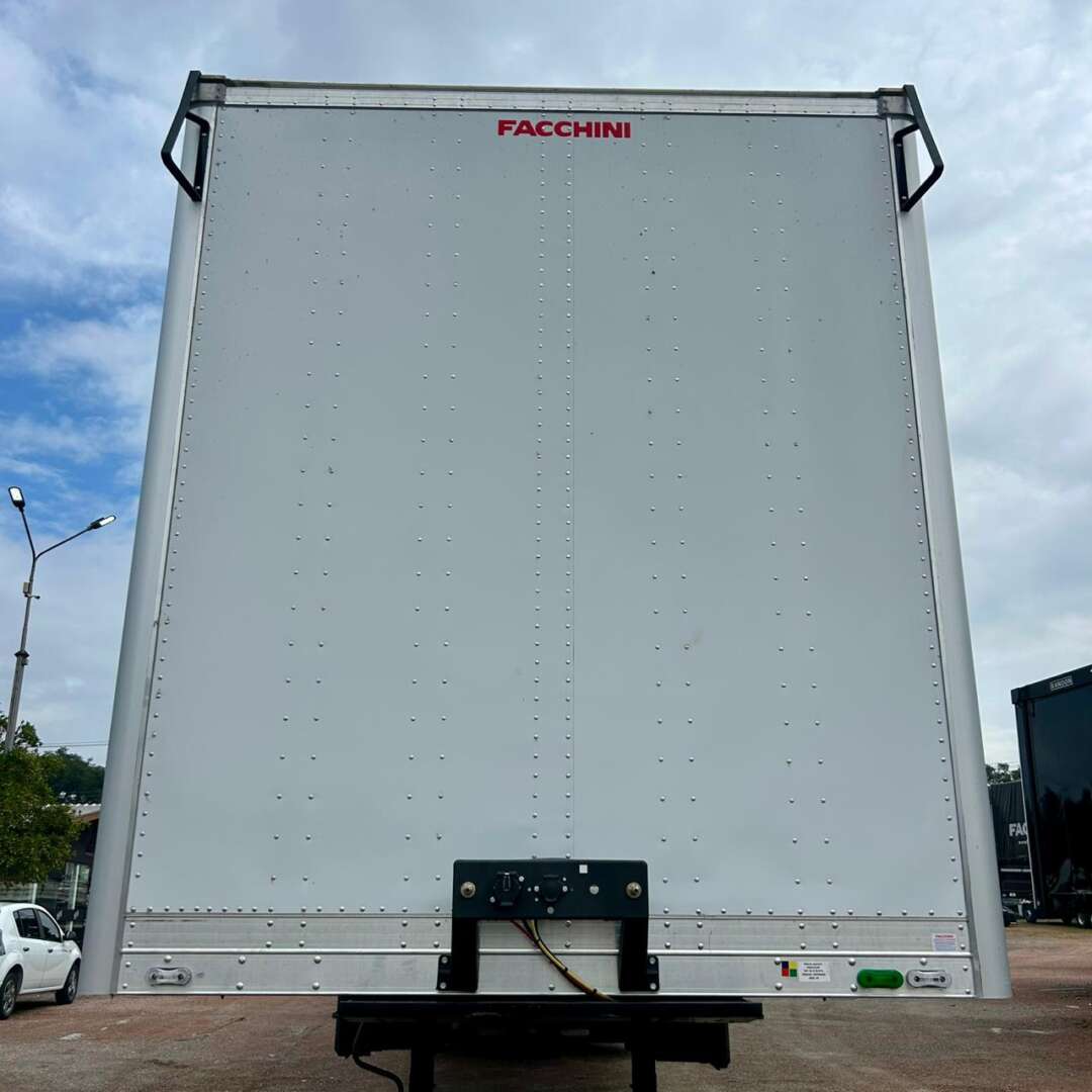 Carreta SEMI-REBOQUE BAU FURGAO Facchini ANO 2026 1+1 Vanderleia de Patio 201 Caminhoes e Carretas no Paraná