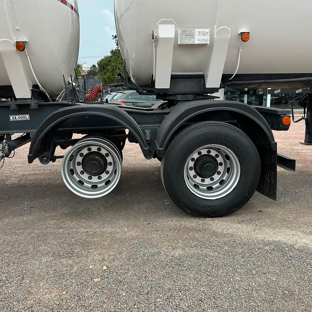 Carreta BITREM TANQUE INOX Outros ANO 2009 4 Eixos de Patio 201 Caminhoes e Carretas no Paraná
