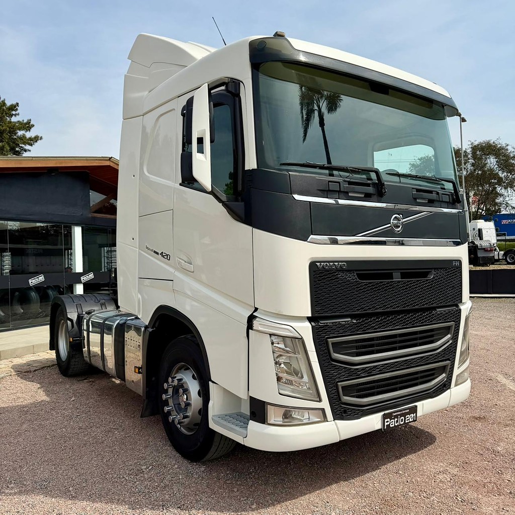 Caminhão VOLVO FH 420 Cavalo Mecânico ANO 2020 de Patio 201 Caminhoes e Carretas no Paraná