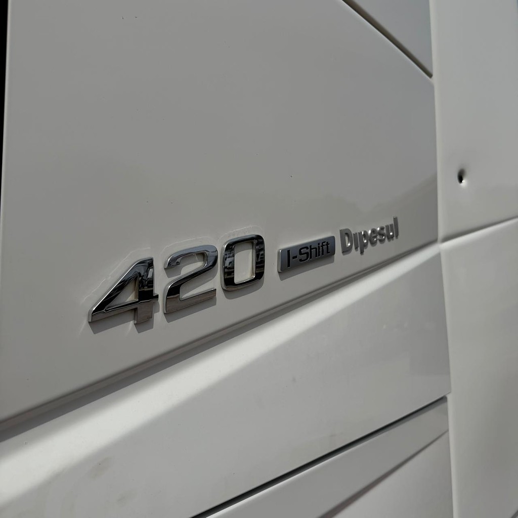 Caminhão VOLVO FH 420 Cavalo Mecânico ANO 2020 de Patio 201 Caminhoes e Carretas no Paraná