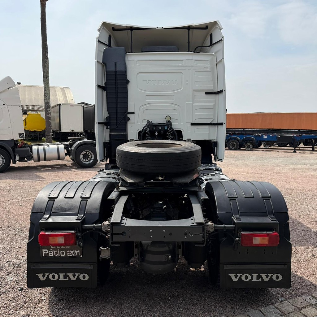 Caminhão VOLVO FH 420 Cavalo Mecânico ANO 2020 de Patio 201 Caminhoes e Carretas no Paraná