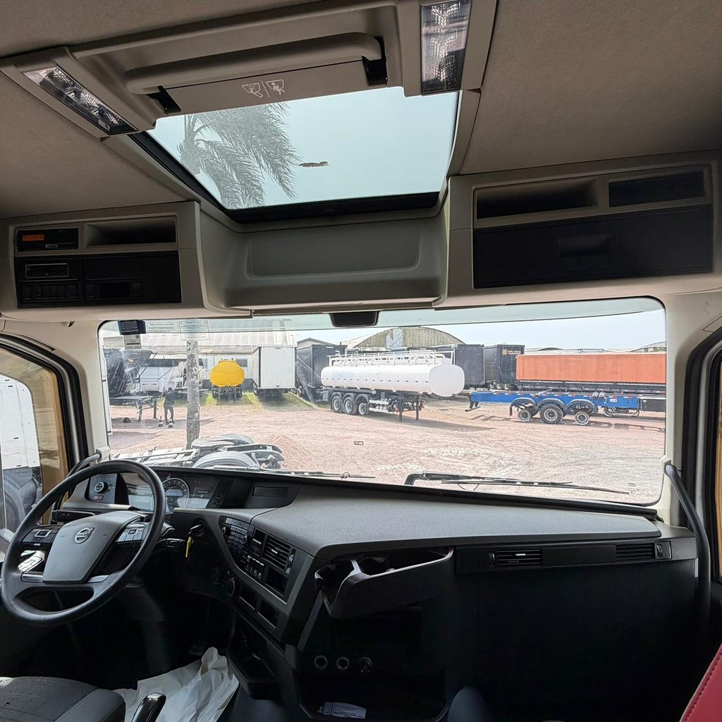 Caminhão VOLVO FH 420 Cavalo Mecânico ANO 2020 de Patio 201 Caminhoes e Carretas no Paraná