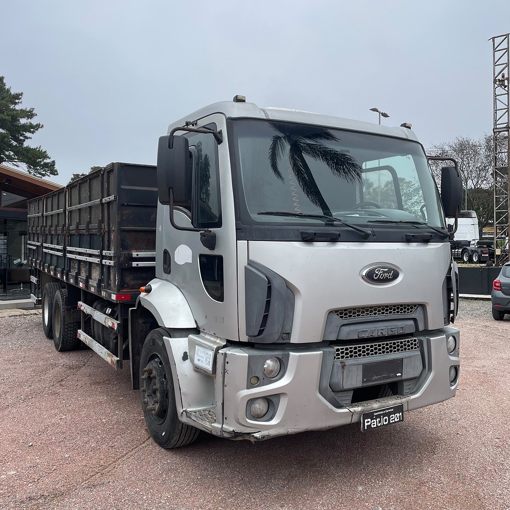Caminhão FORD CARGO 2423 Aves Vivas ANO 2013 de Patio 201 Caminhoes e Carretas no Paraná