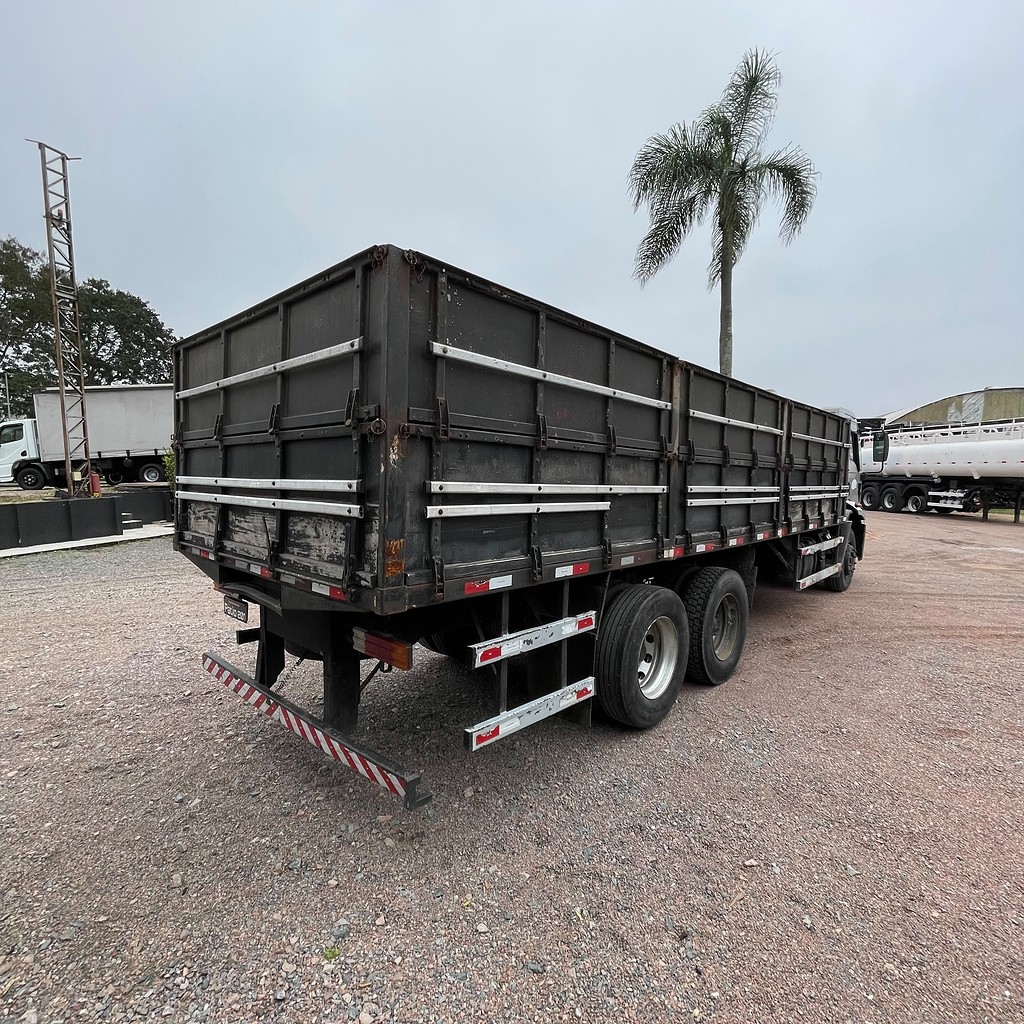 Caminhão FORD CARGO 2423 Aves Vivas ANO 2013 de Patio 201 Caminhoes e Carretas no Paraná