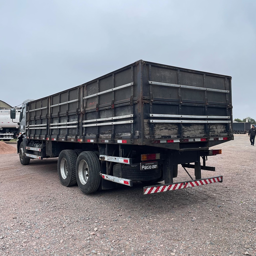 Caminhão FORD CARGO 2423 Aves Vivas ANO 2013 de Patio 201 Caminhoes e Carretas no Paraná