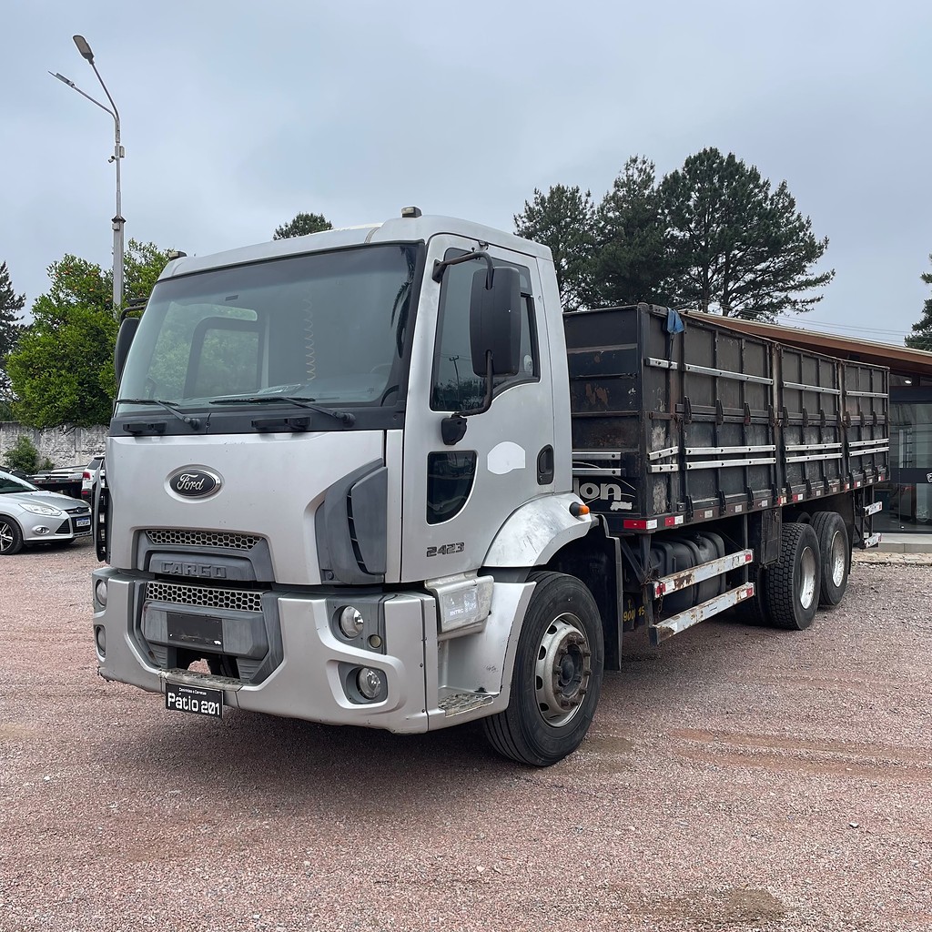 Caminhão FORD CARGO 2423 Aves Vivas ANO 2013 de Patio 201 Caminhoes e Carretas no Paraná