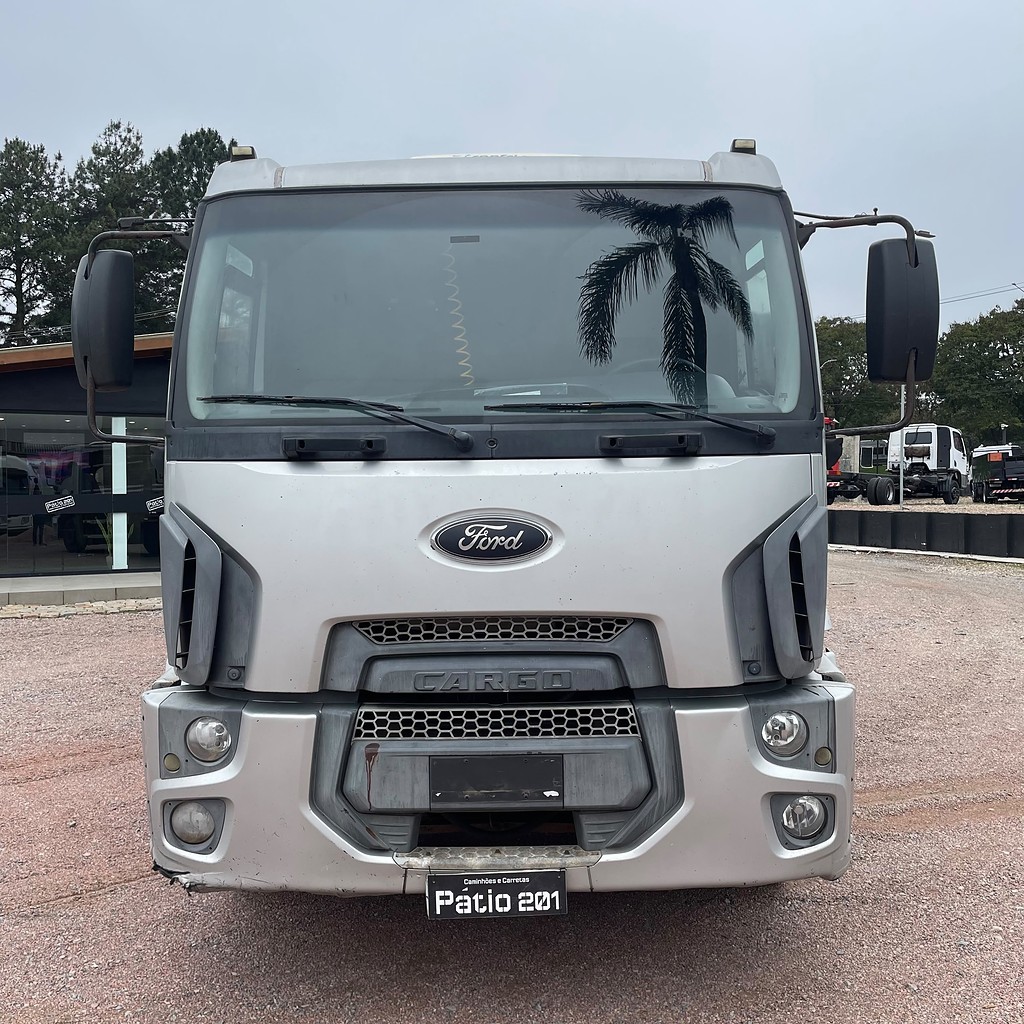 Caminhão FORD CARGO 2423 Aves Vivas ANO 2013 de Patio 201 Caminhoes e Carretas no Paraná