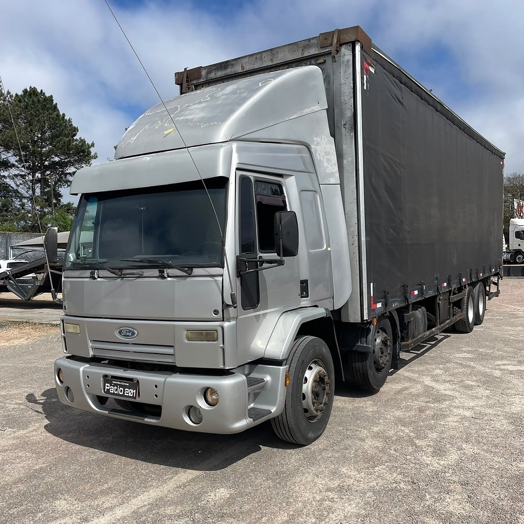 Caminhão FORD CARGO 2428 Baú Sider ANO 2011 de Patio 201 Caminhoes e Carretas no Paraná