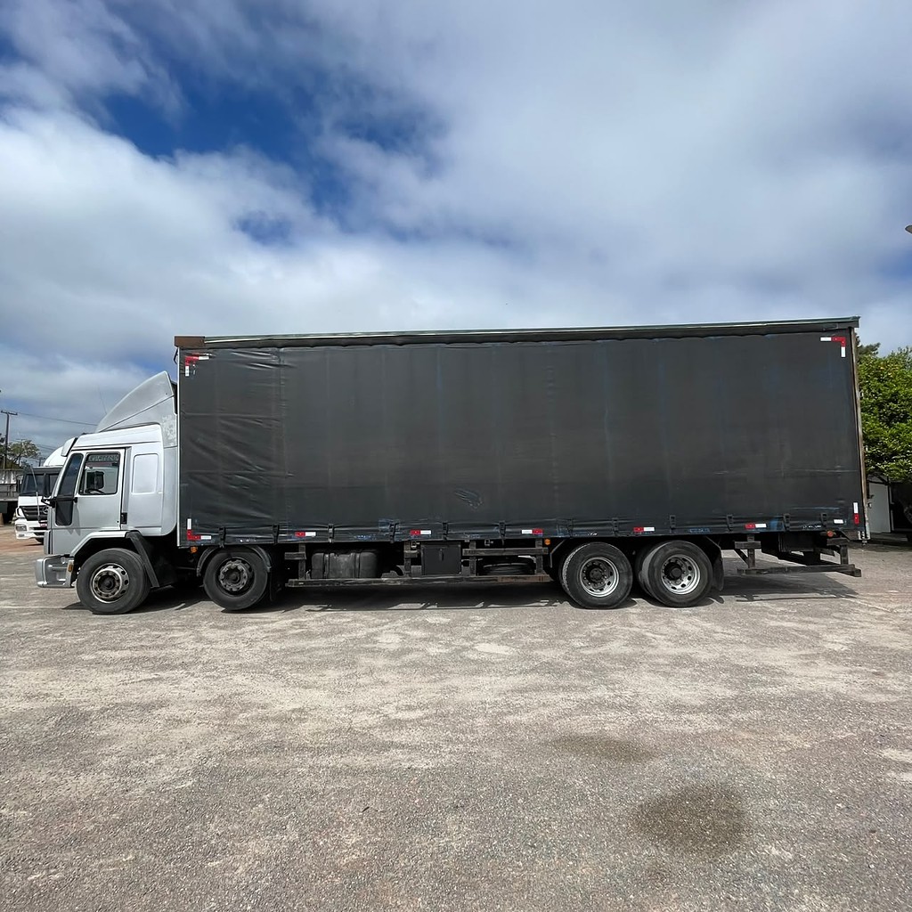 Caminhão FORD CARGO 2428 Baú Sider ANO 2011 de Patio 201 Caminhoes e Carretas no Paraná
