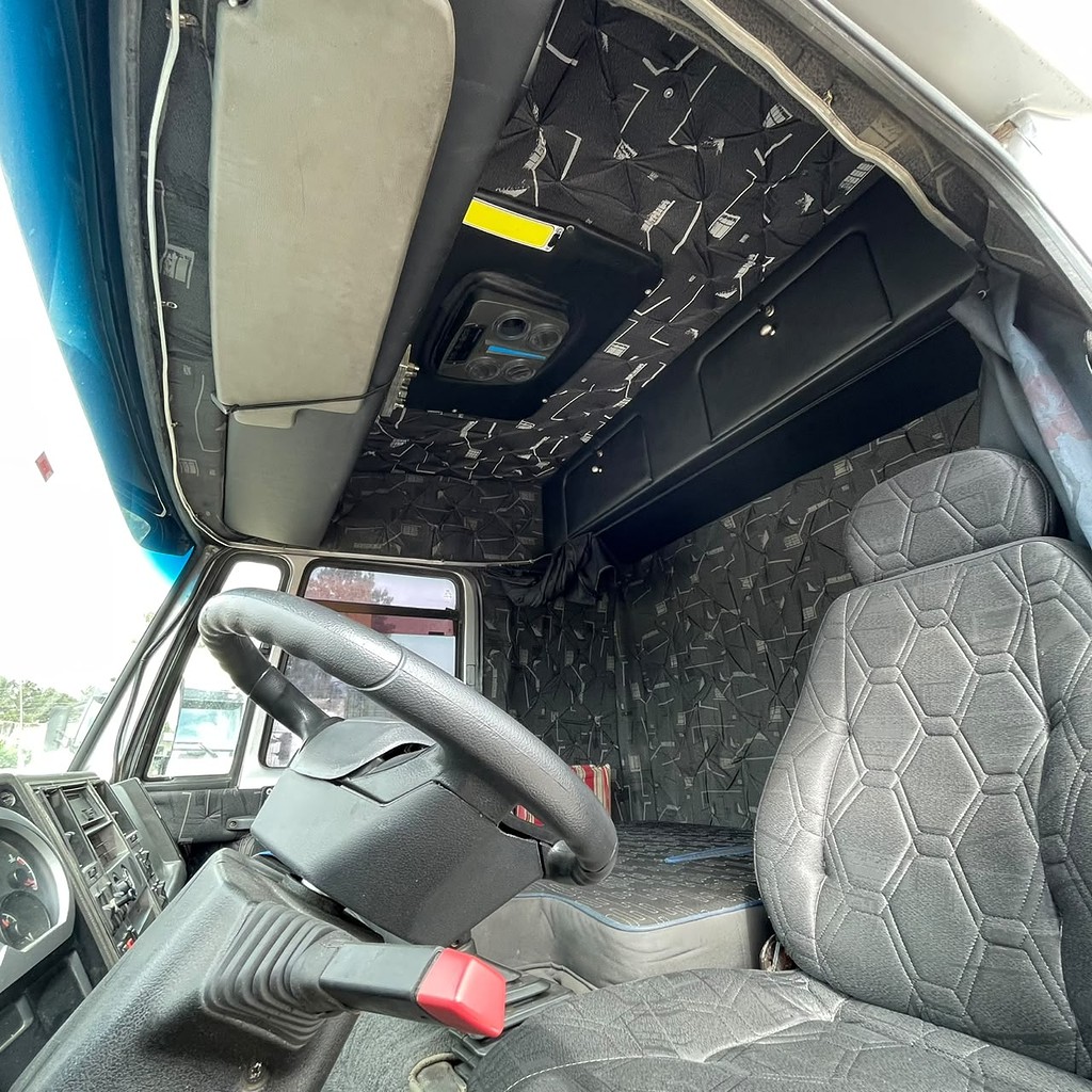 Caminhão FORD CARGO 2428 Baú Sider ANO 2011 de Patio 201 Caminhoes e Carretas no Paraná