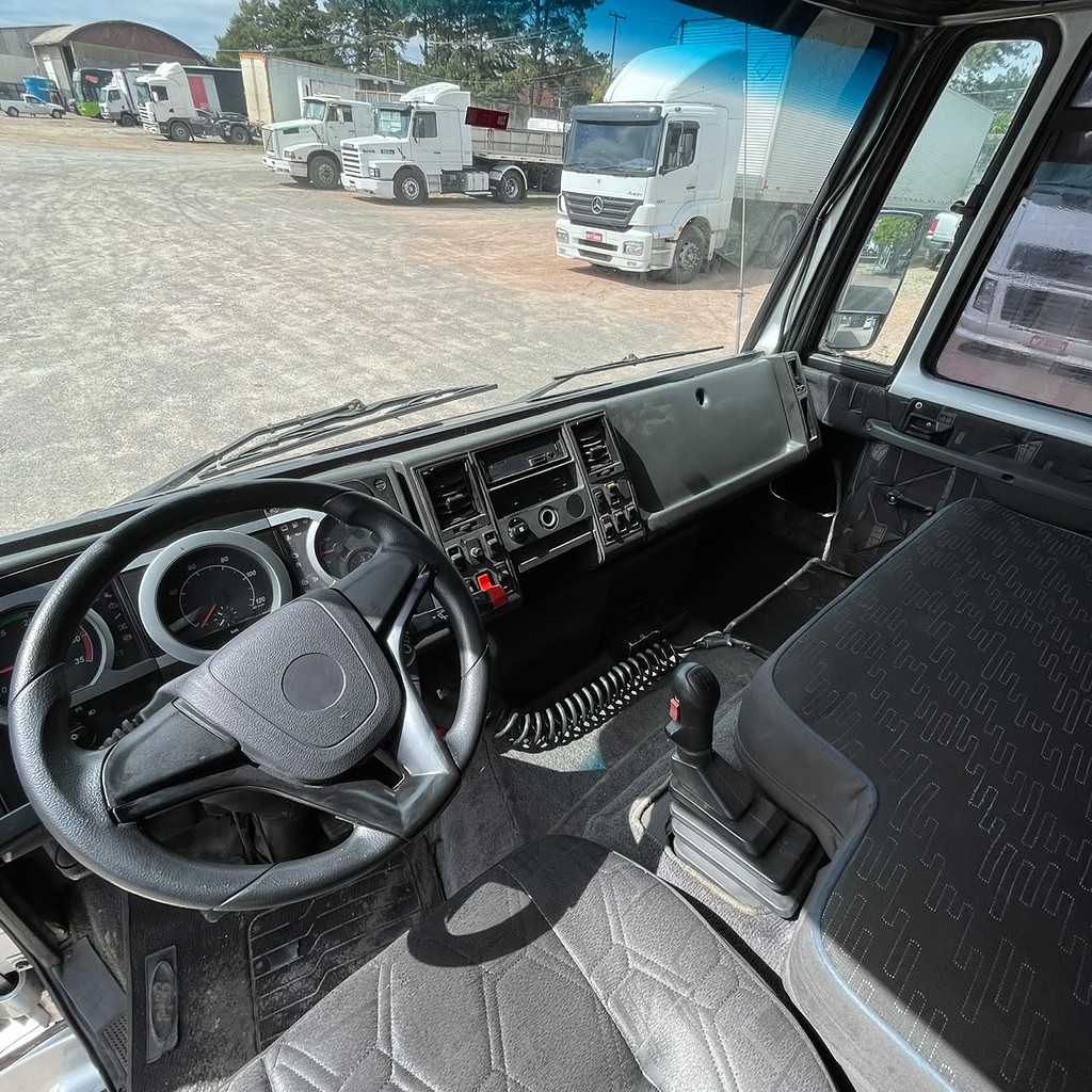 Caminhão FORD CARGO 2428 Baú Sider ANO 2011 de Patio 201 Caminhoes e Carretas no Paraná