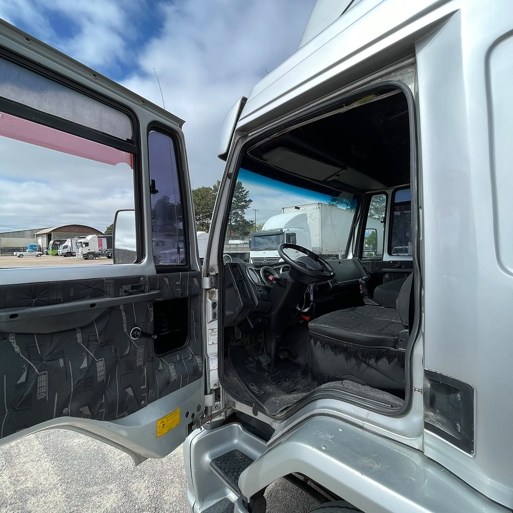 Caminhão FORD CARGO 2428 Baú Sider ANO 2011 de Patio 201 Caminhoes e Carretas no Paraná