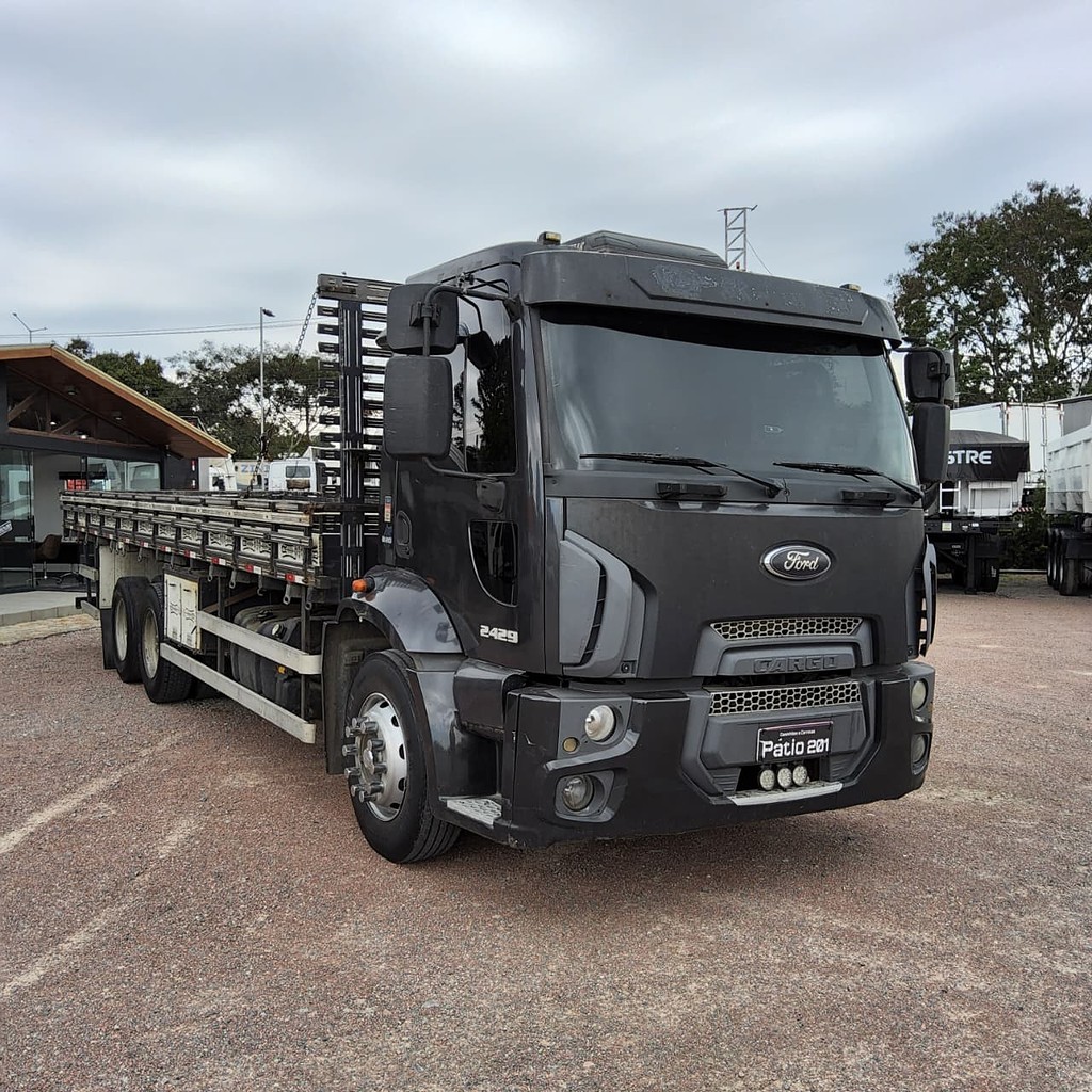 Caminhão FORD CARGO 2429 Carga Seca ANO 2015
