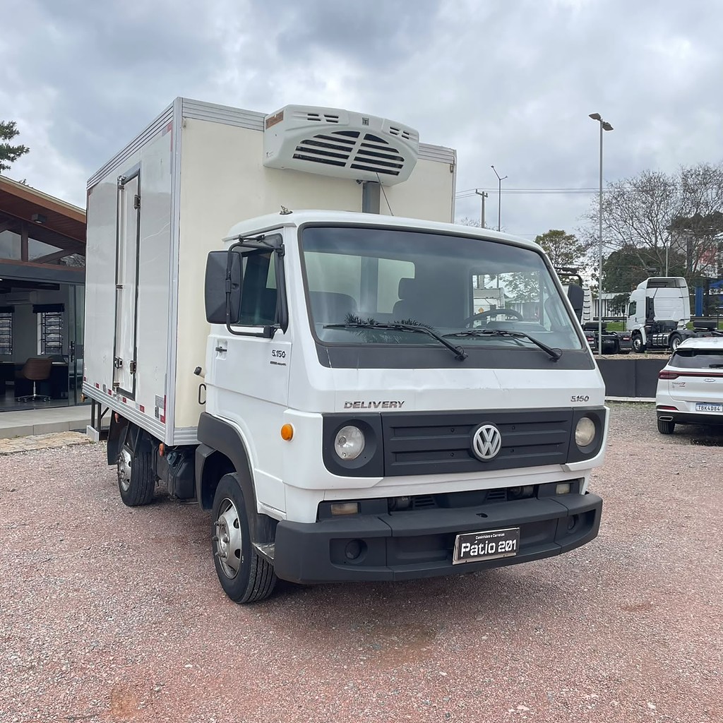 Caminhão VOLKSWAGEN VW 5150 Baú Frigorífico ANO 2015 de Patio 201 Caminhoes e Carretas no Paraná