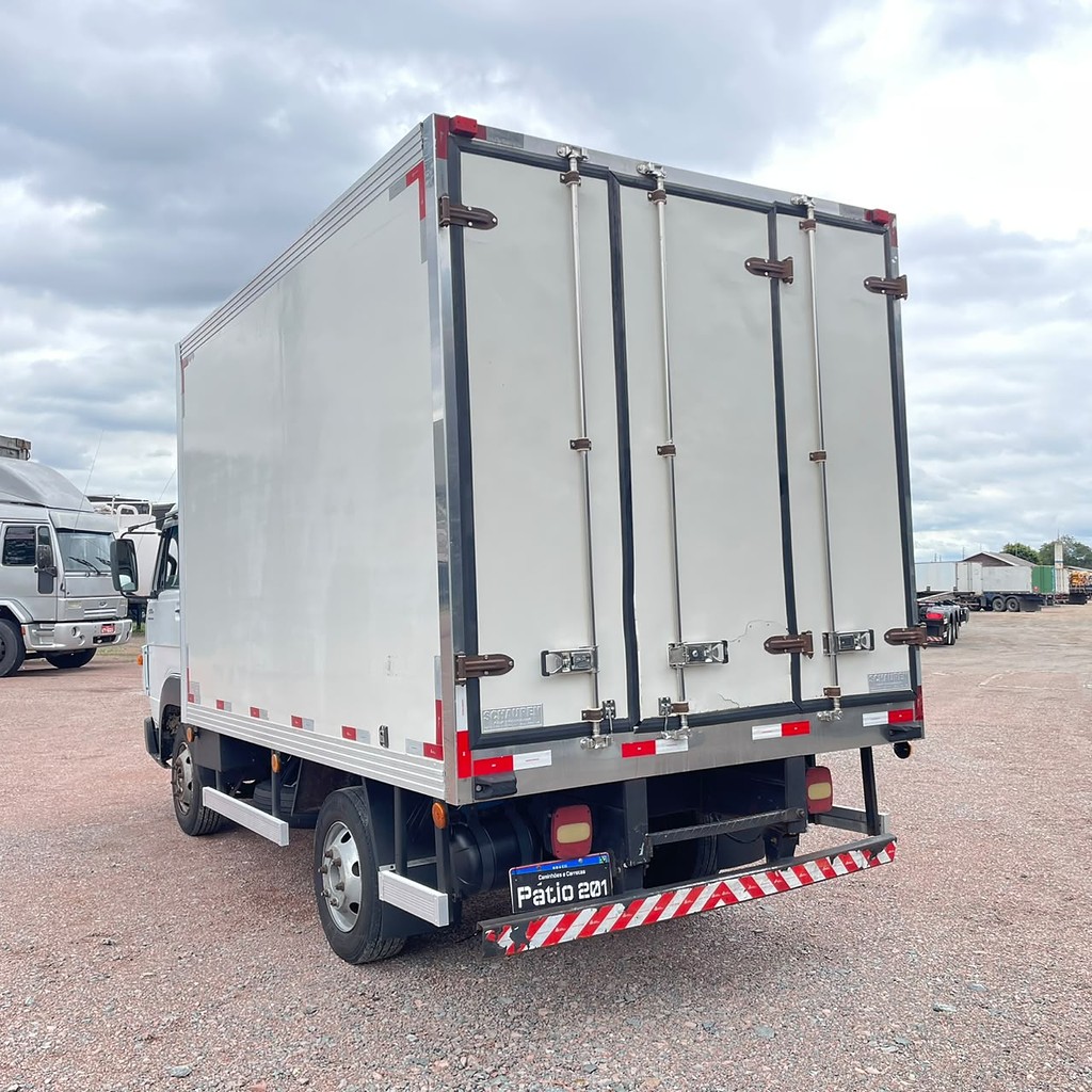 Caminhão VOLKSWAGEN VW 5150 Baú Frigorífico ANO 2015 de Patio 201 Caminhoes e Carretas no Paraná