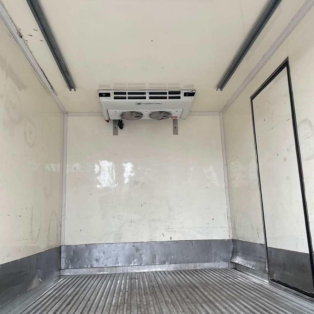 Caminhão VOLKSWAGEN VW 5150 Baú Frigorífico ANO 2015 de Patio 201 Caminhoes e Carretas no Paraná