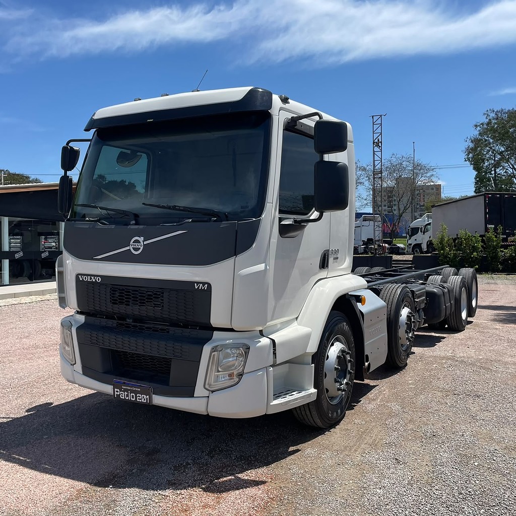 Caminhão VOLVO VM 330 Chassis ANO 2020 de Patio 201 Caminhoes e Carretas no Paraná