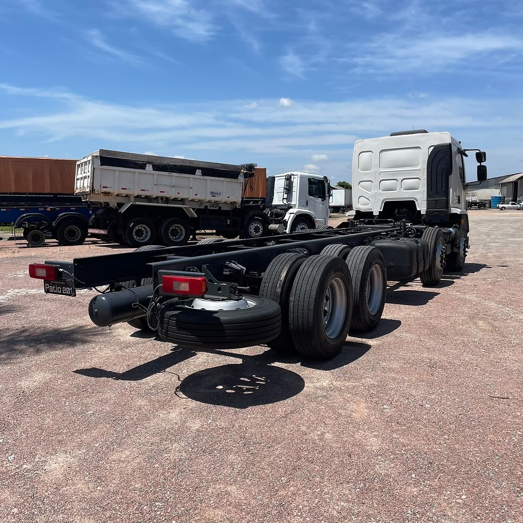 Caminhão VOLVO VM 330 Chassis ANO 2020 de Patio 201 Caminhoes e Carretas no Paraná