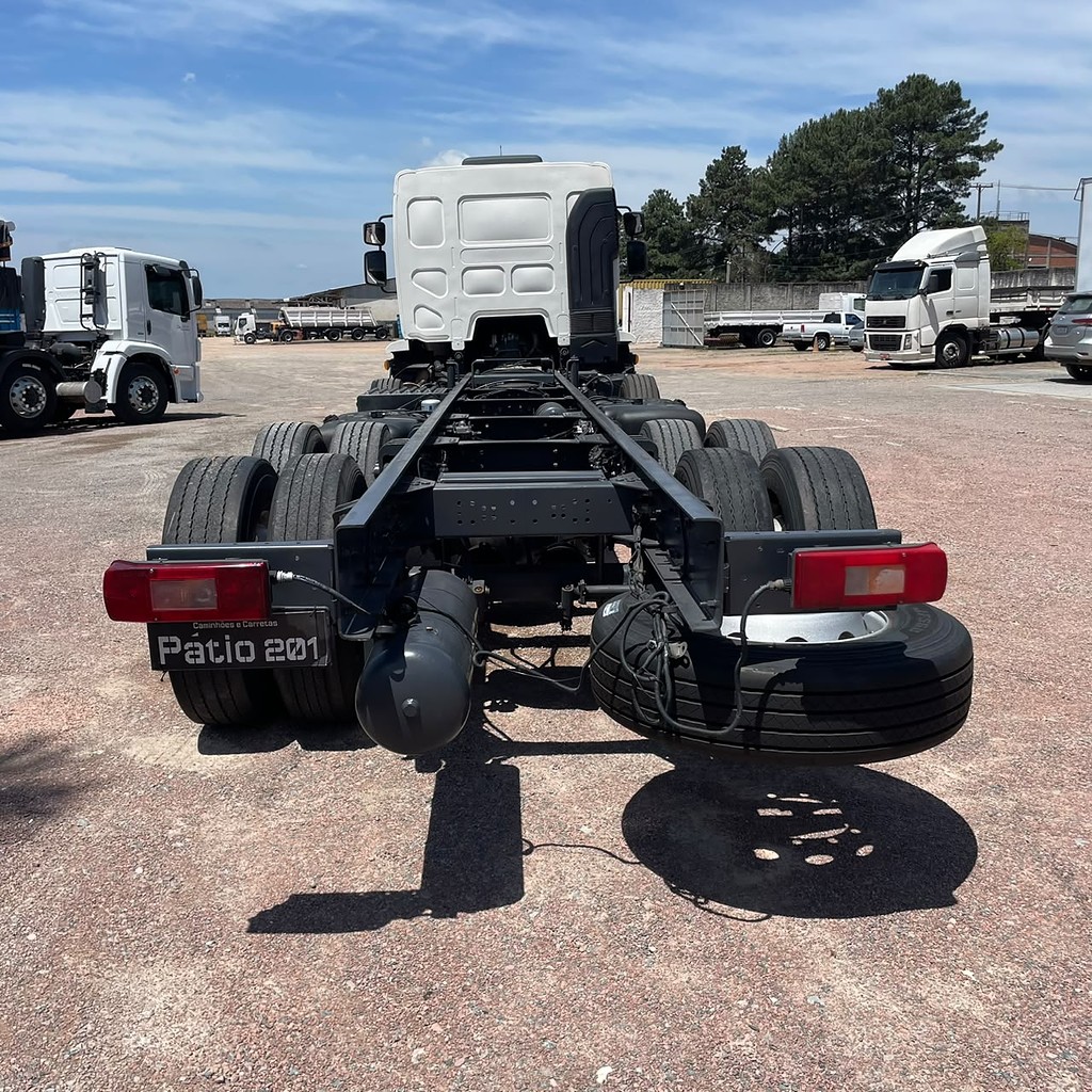 Caminhão VOLVO VM 330 Chassis ANO 2020 de Patio 201 Caminhoes e Carretas no Paraná