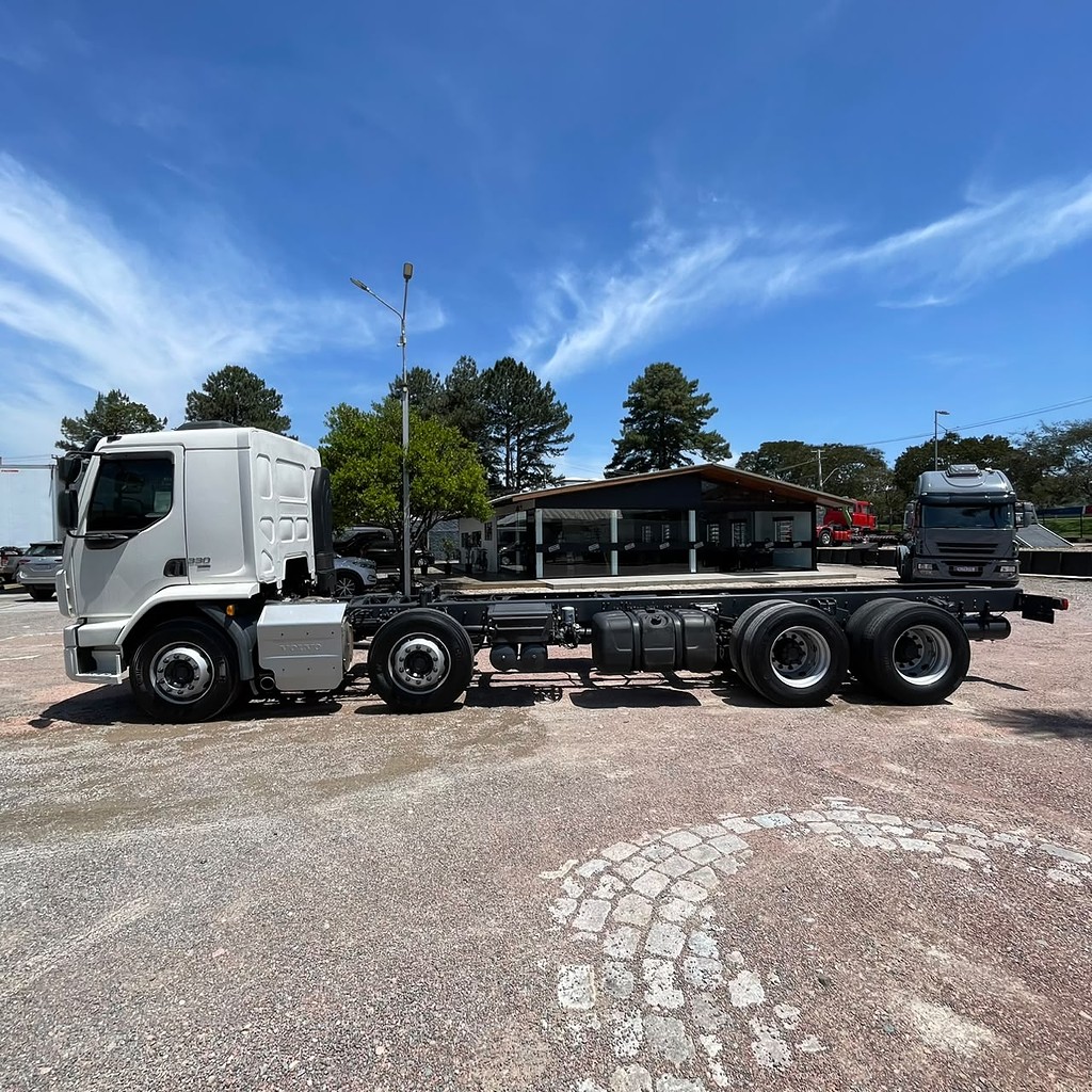 Caminhão VOLVO VM 330 Chassis ANO 2020 de Patio 201 Caminhoes e Carretas no Paraná