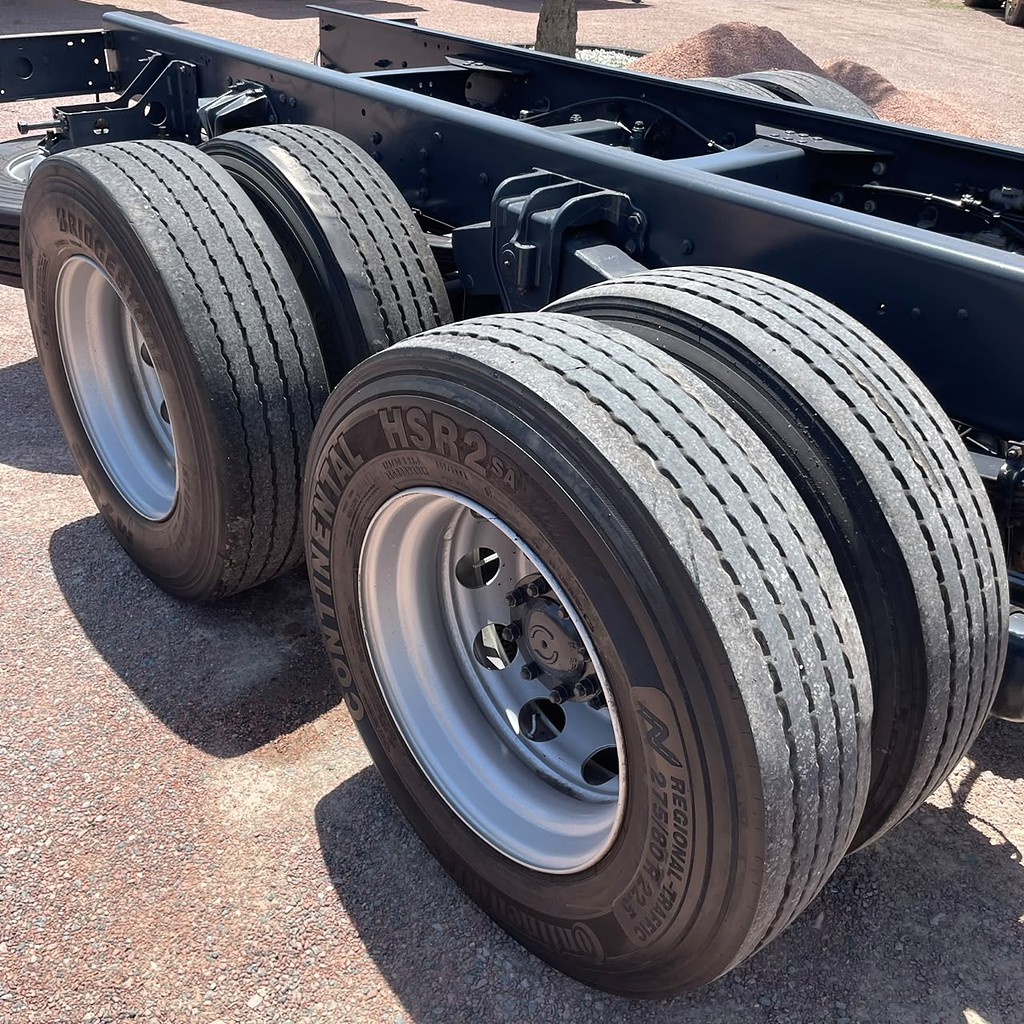 Caminhão VOLVO VM 330 Chassis ANO 2020 de Patio 201 Caminhoes e Carretas no Paraná