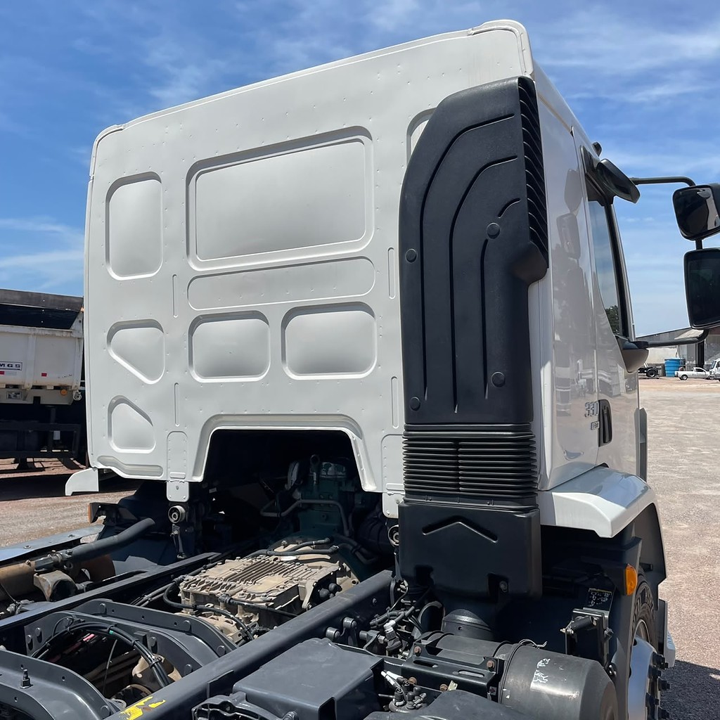Caminhão VOLVO VM 330 Chassis ANO 2020 de Patio 201 Caminhoes e Carretas no Paraná