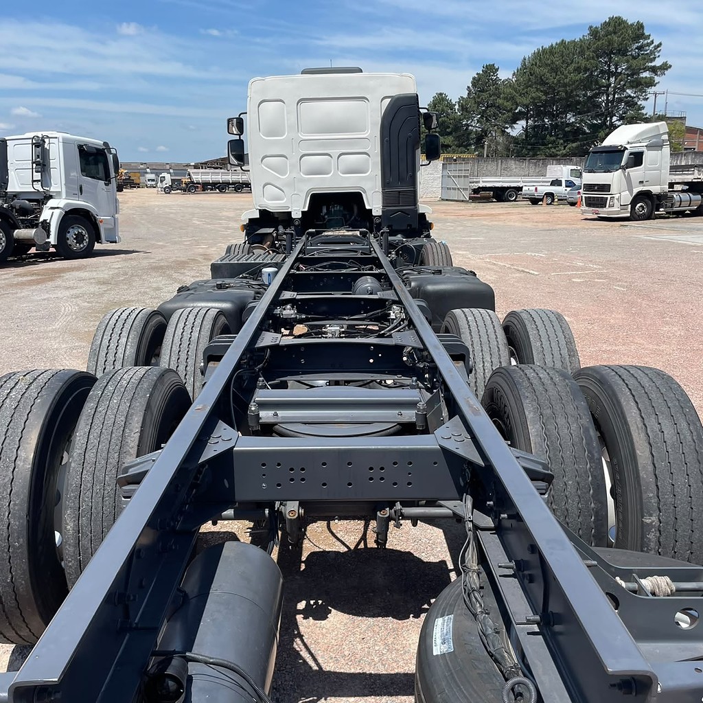 Caminhão VOLVO VM 330 Chassis ANO 2020 de Patio 201 Caminhoes e Carretas no Paraná