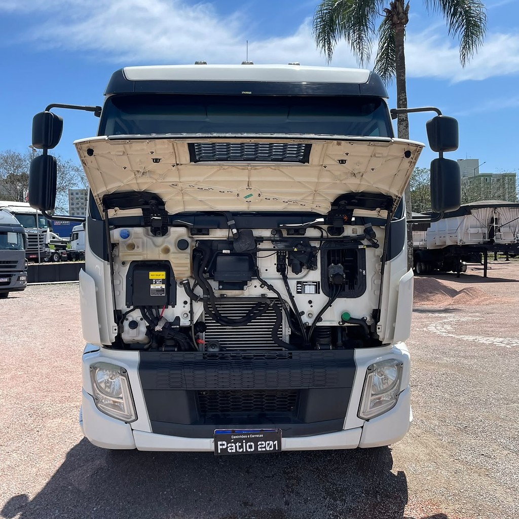 Caminhão VOLVO VM 330 Chassis ANO 2020 de Patio 201 Caminhoes e Carretas no Paraná