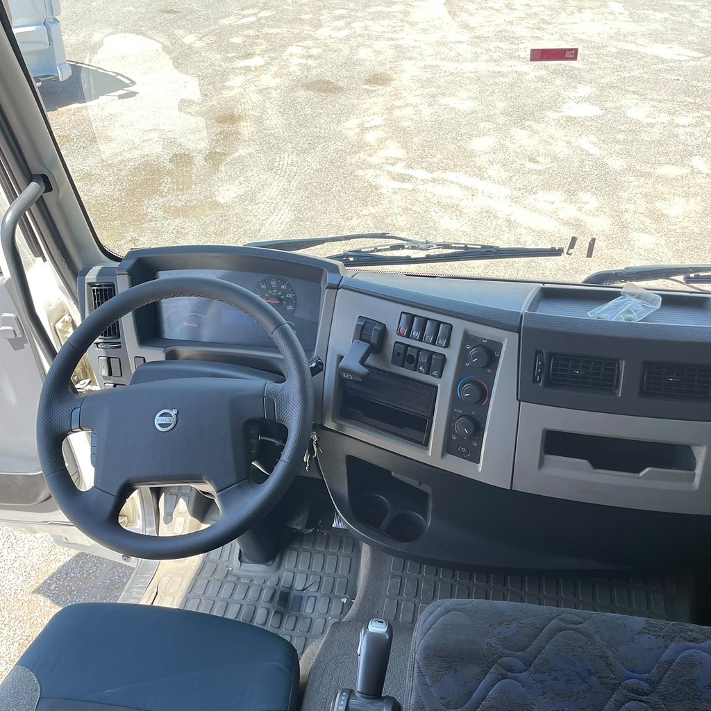 Caminhão VOLVO VM 330 Chassis ANO 2020 de Patio 201 Caminhoes e Carretas no Paraná