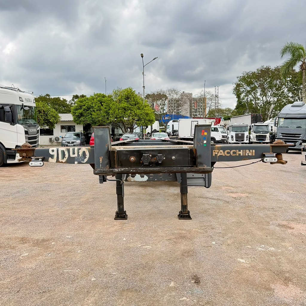 Carreta SEMI-REBOQUE PORTA-CONTAINER Facchini ANO 2023 3 Eixos de Patio 201 Caminhoes e Carretas no Paraná