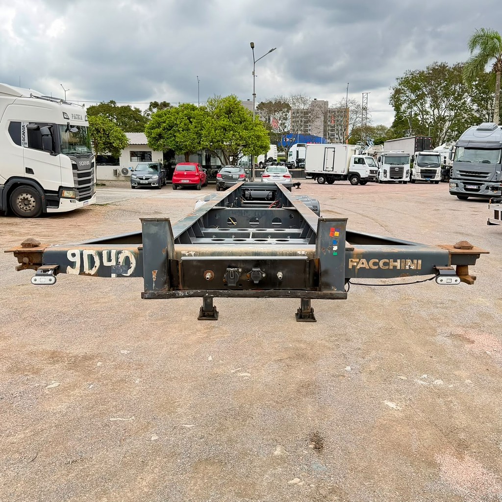 Carreta SEMI-REBOQUE PORTA-CONTAINER Facchini ANO 2023 3 Eixos de Patio 201 Caminhoes e Carretas no Paraná