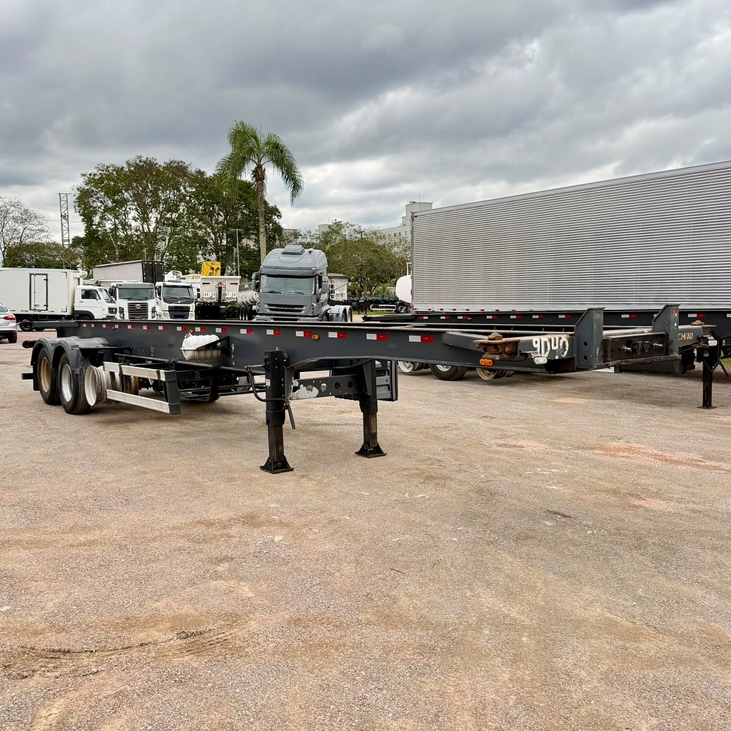 Carreta SEMI-REBOQUE PORTA-CONTAINER Facchini ANO 2023 3 Eixos de Patio 201 Caminhoes e Carretas no Paraná