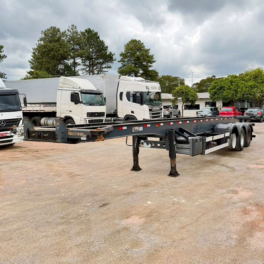Carreta SEMI-REBOQUE PORTA-CONTAINER Facchini ANO 2019 3 Eixos