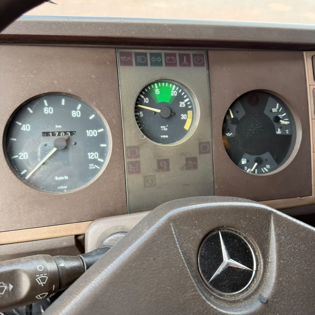 Caminhão MERCEDES BENZ MB 709 Baú Furgão ANO 1990 de Patio 201 Caminhoes e Carretas no Paraná
