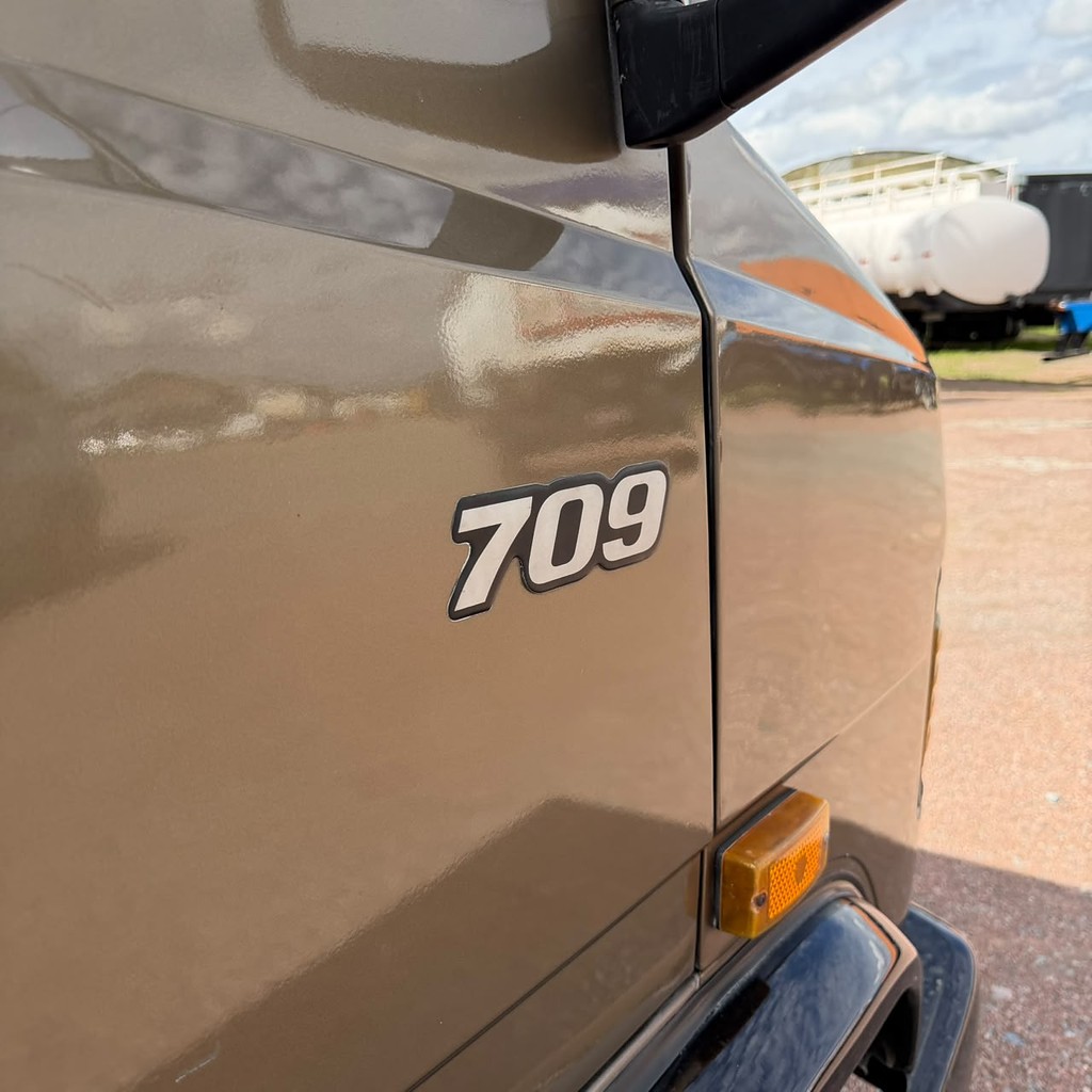 Caminhão MERCEDES BENZ MB 709 Baú Furgão ANO 1990 de Patio 201 Caminhoes e Carretas no Paraná