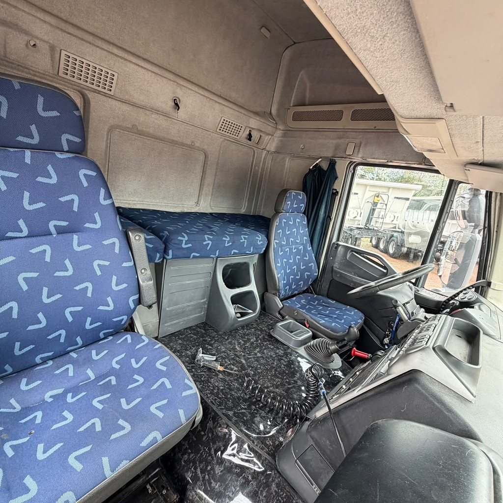 Caminhão IVECO STRALIS 380 Cavalo Mecânico ANO 2012 de Patio 201 Caminhoes e Carretas no Paraná