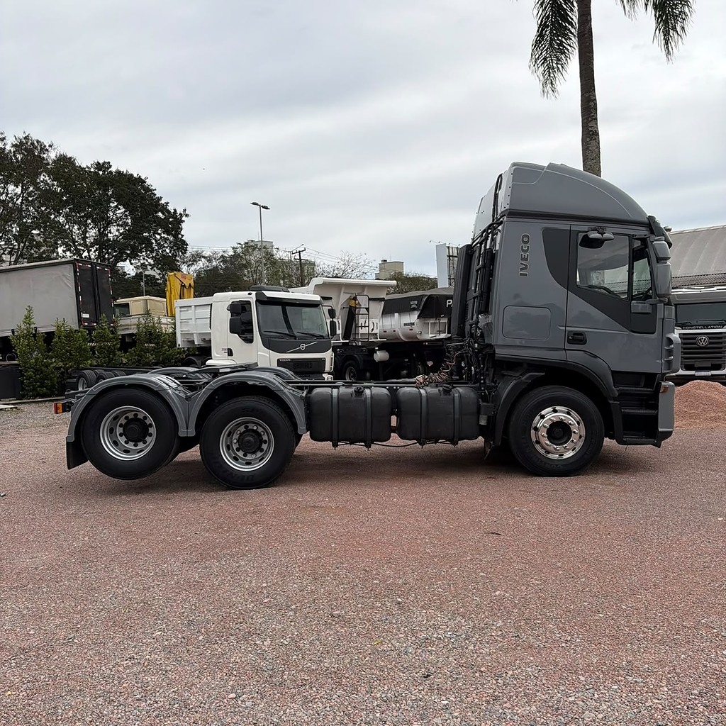 Caminhão IVECO STRALIS 380 Cavalo Mecânico ANO 2012 de Patio 201 Caminhoes e Carretas no Paraná