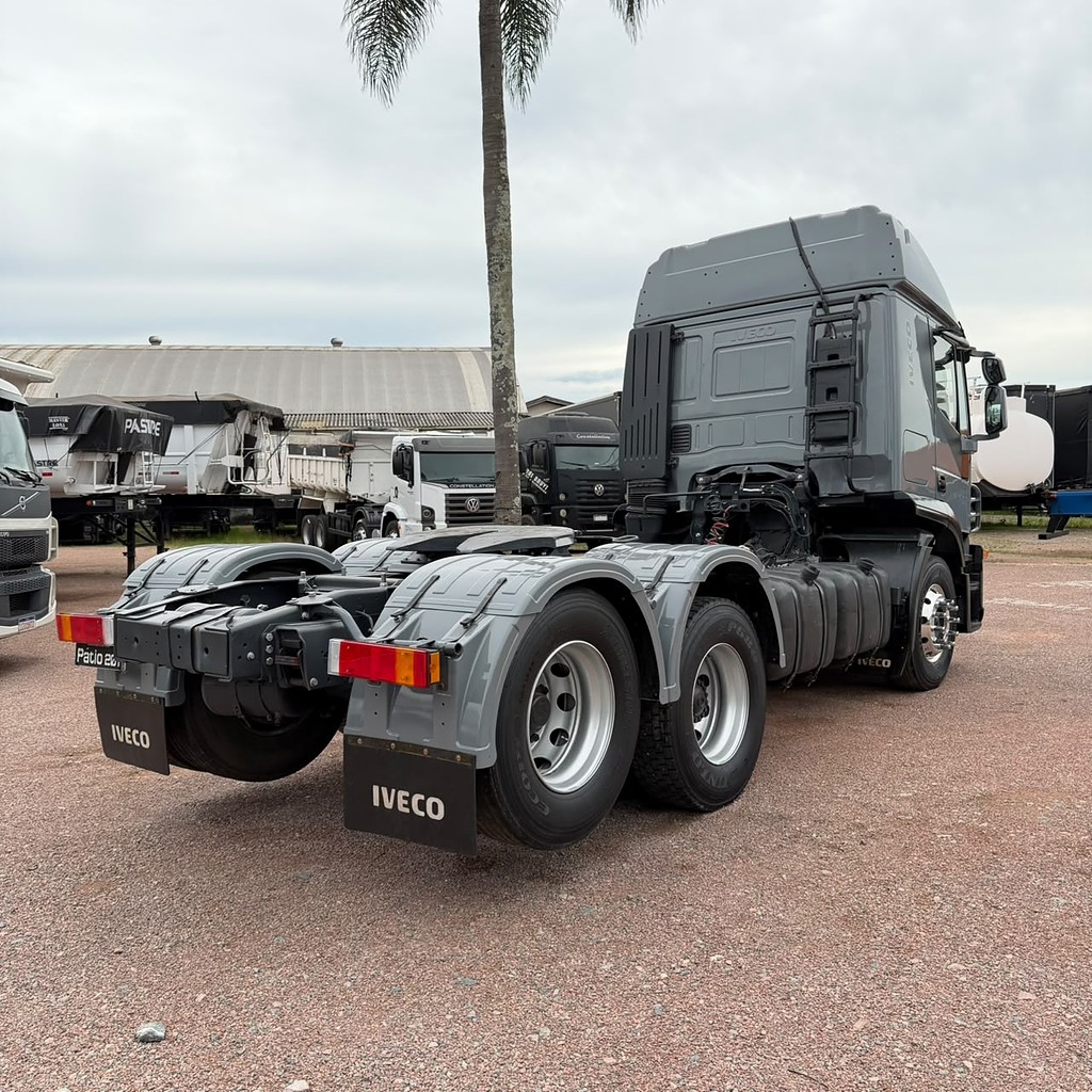 Caminhão IVECO STRALIS 380 Cavalo Mecânico ANO 2012 de Patio 201 Caminhoes e Carretas no Paraná