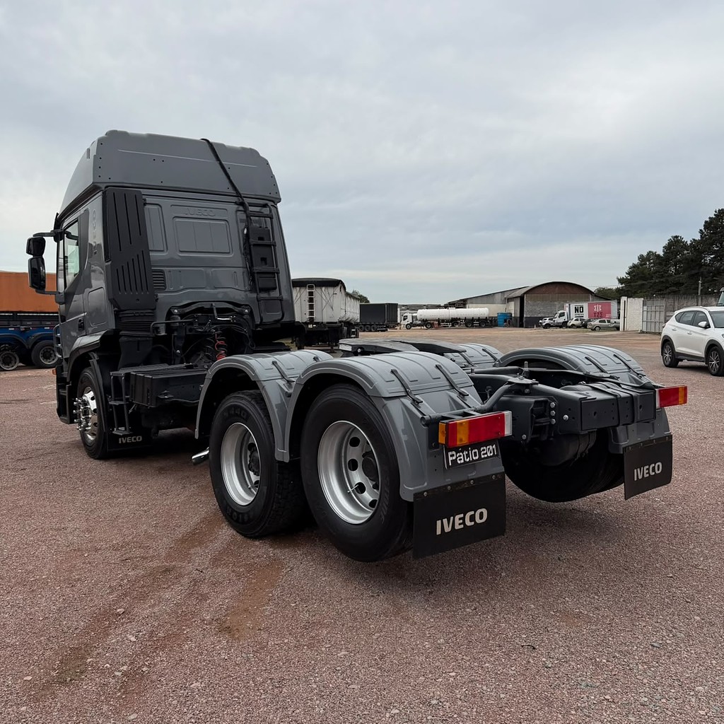 Caminhão IVECO STRALIS 380 Cavalo Mecânico ANO 2012 de Patio 201 Caminhoes e Carretas no Paraná